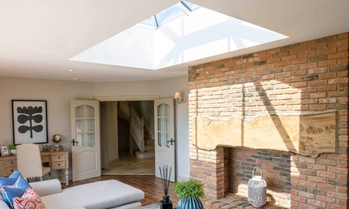 Henley House | Luxurious 4 Bed Vineyard Villa at Stanlake Park