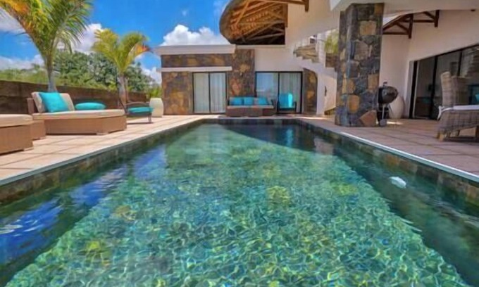 Camp Bestel Villa | Luxurious 4-bedroom Villa Diroma