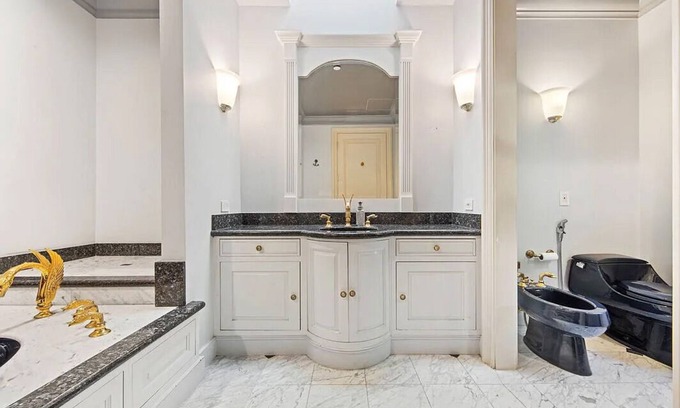 The Flats House | Luxurious 9-bedroom estate in Beverly Hills with WiFi, AC, fitness room