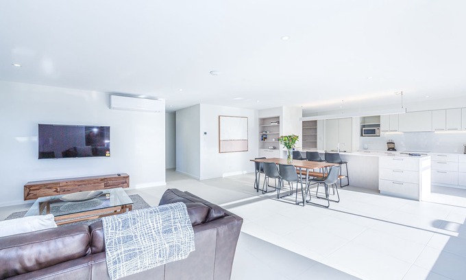 Kingston Beach Apartment | Luxurious Apartment, A Stones Throw From The Beach