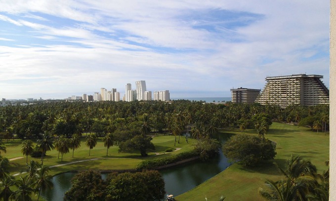 Granjas del Marques Apartment | Luxurious apartment on golf course at the ocean in Acapulco