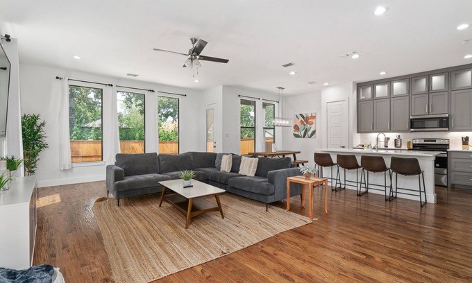 West Dallas House | Luxurious Dallas Home - 5 minutes from Downtown π