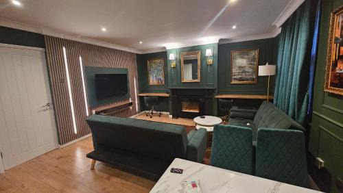 Harrow Apartment | Luxurious Flat 19min from London, 7min to station