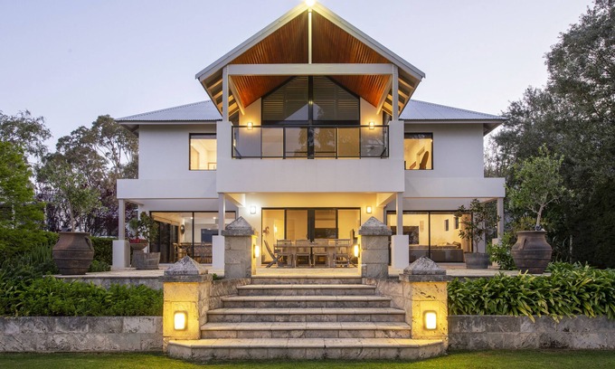 Marybrook House | LUXURIOUS & INVITING TWO STOREY HOME WITH COMFORTABLY CASUAL COASTAL VIBE
