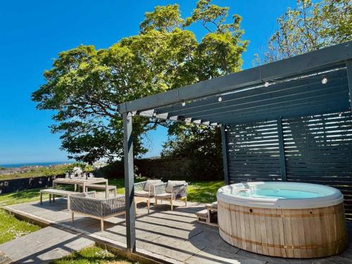 Amlwch House | Luxurious Manor House with Sea Views - Sleeps 10