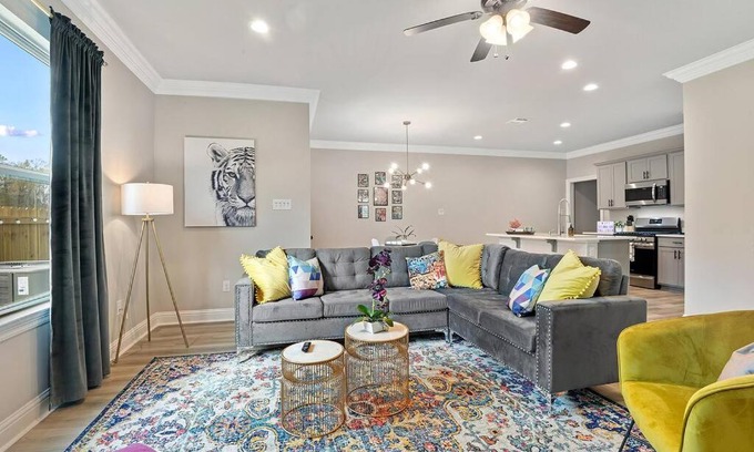 Highlands - Perkins House | Luxurious New 3b/2.5bath 4 miles from LSU