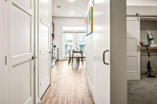 West Oak Hill Apartment | Luxurious New Unit 1Bd1Ba Pool, Golf Sim