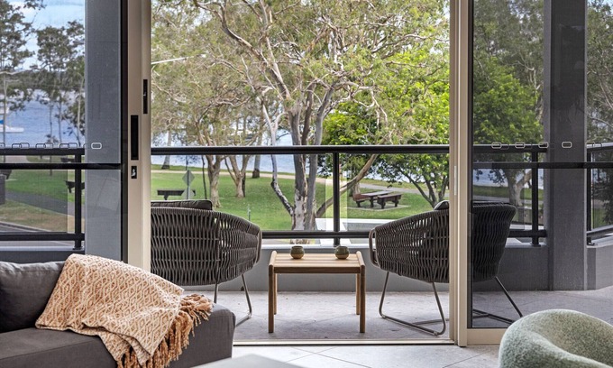 Noosaville Apartment | Luxurious Noosa River Bliss at Como