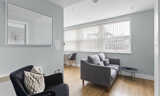 Chelmsford Apartment | Luxurious ONE Bedroom Apartment IN Bond Street