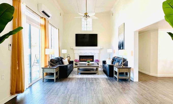 Bluffdale Villa | Luxurious Orchard Villa | Double Pickleball | Spa