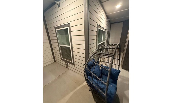 McDonough Apartment | Luxurious Plush Apartment