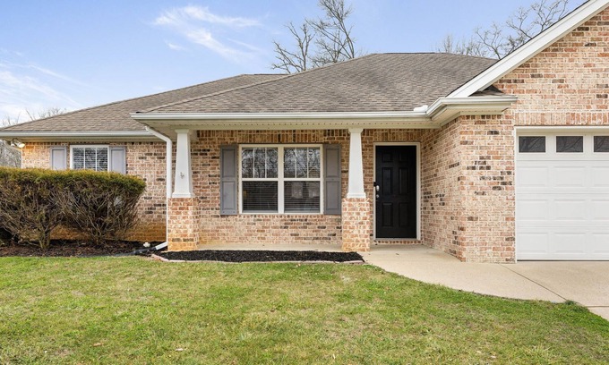 Spring Hill House | Luxurious Ranch Style Modern 3BR 2 Bath home!