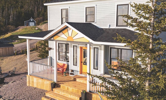 Trinity House | Luxuriously charming 2-bedroom home with private beach, wharf & stage