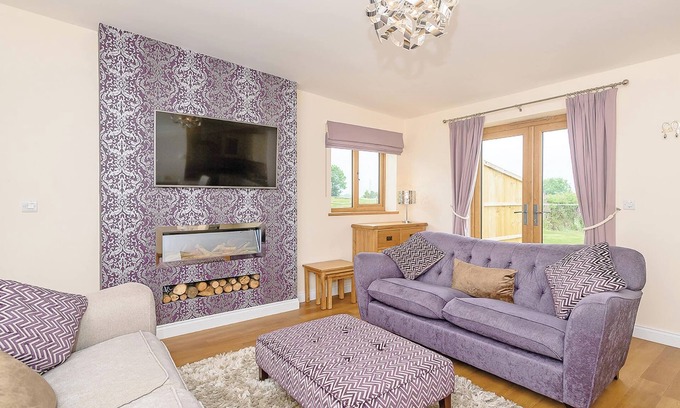 Axminster Cottage | Luxuriously presented cottage with amazing countryside views.