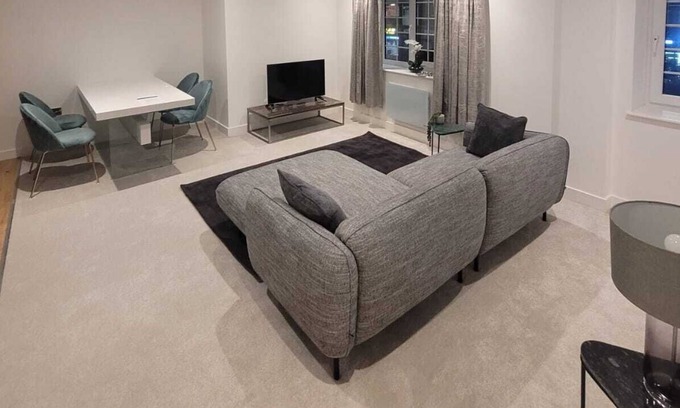 Wainscot Apartment | Luxury 1 Bed Flat In The Heart Of Rochester