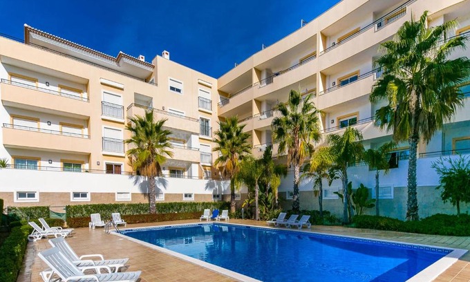 Funchal Apartment | Luxury 1 Bed Fully Equipped with Pool