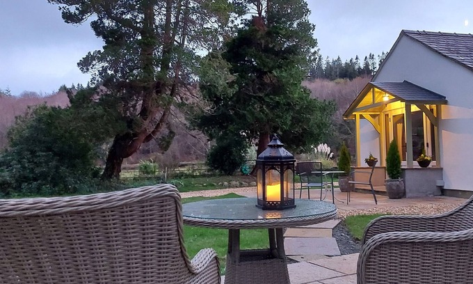 Henryd Cabin | Luxury 1 bed lodge large gardens , close to Conwy