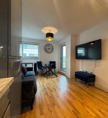 Stevenage Apartment | Luxury 1 bedroom Apartment, large balcony with Views Town Centre