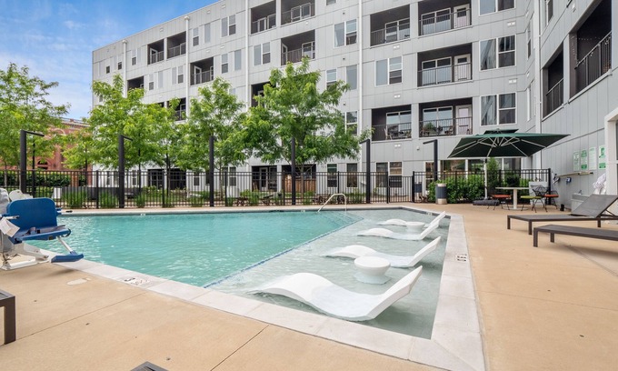 Compton Heights Apartment | Luxury 1BD/1BR Apt in St. Louis-Pool| Gym| Free Parking!
