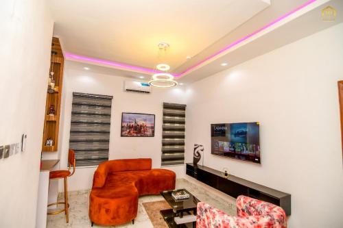Ikeja Apartment | Luxury 1BR Apartment with Pool 12min from Airport