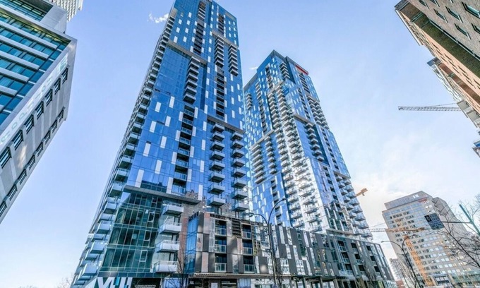 Downtown Montreal Condo | Luxury 2 bed 2 bath AAA Location