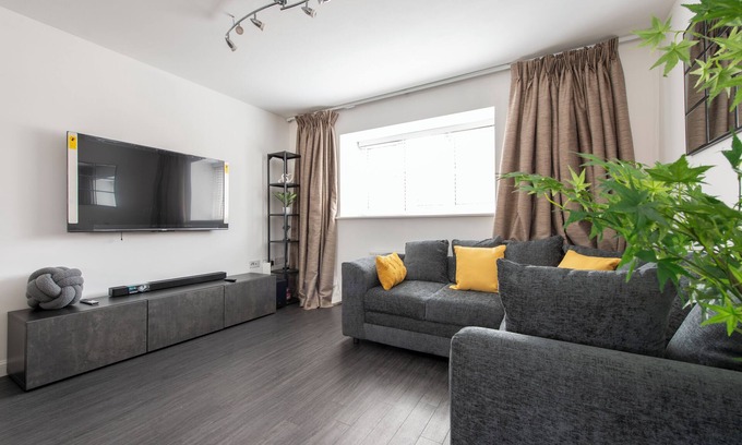 Stone House | Luxury 2 bed house in Dartford, United Kingdom
