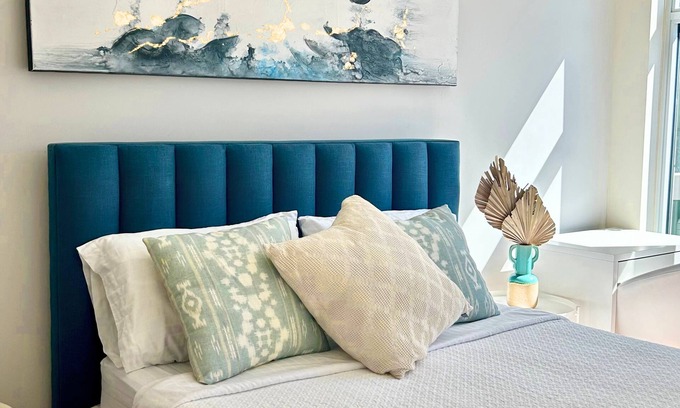 Runnymede Condo | Luxury 2-bed in Bloor West Village - Parking, Pool & steps to subway