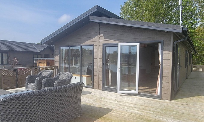 Arnold Cabin | Luxury 2-bed Lodge in Routh, Sleeps 4 With Hot Tub