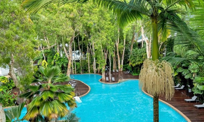Palm Cove Apartment | Luxury 2 Bed Palm Cove Unit, Pool & Partial Ocean View from 2nd Floor