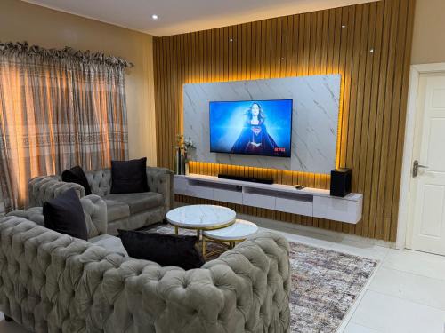 Ibadan Apartment | Luxury 2-bed w 24h light in Kolapo Ishola GRA