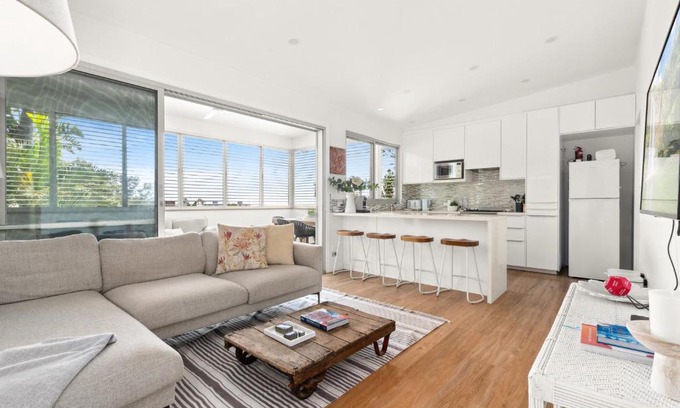 Narrabeen House | Luxury 2-Bed with Ocean Views and Garden