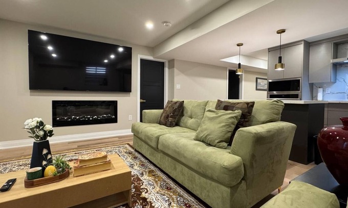 Richmond Hill House | Luxury 2BR/2BA Retreat + Netflix + Free Parking –Lake Wilcox-Richmond Hill-VRBO