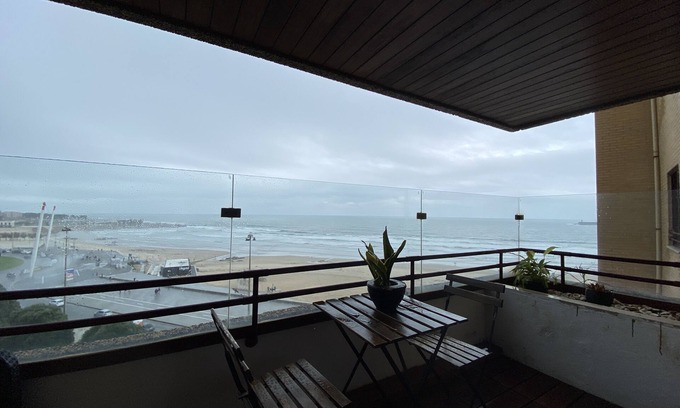 Aldoar Apartment | Luxury 3 bedroom beach front flat