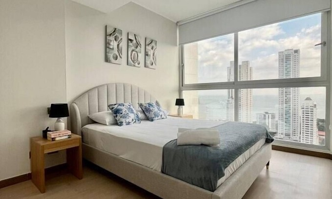 Tumba Vieja Apartment | Luxury 3 Bedroom Oceanview apt w parking balcony