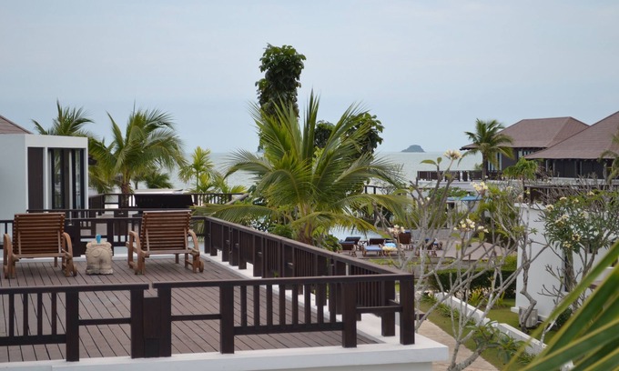 Chakphong House | Luxury 3BR Home at Beachfront Property