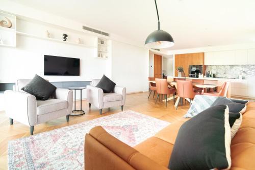 New Farm Apartment | Luxury 3BR In Beautiful New Farm