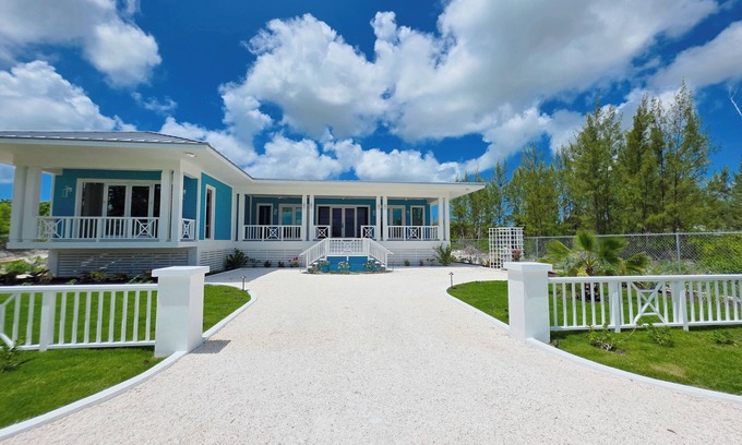 Treasure Cay House | Luxury 4 bedroom home on Ocean Blvd w/private access to the beach. Sleeps 14