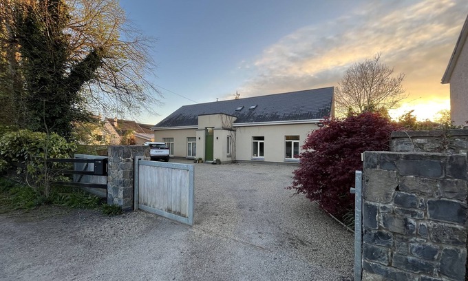 Castleconnell House | Luxury 4 Bedroom Family Home in Quaint Shannon Side Village