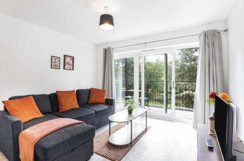Maidstone Apartment | Luxury 5 bed Apt Maidstone, sleeps 6 with Free Parking
