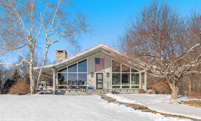Dorset House | Luxury 5-BR Mountain Estate 10-min to Manchester