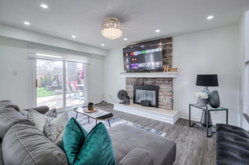 West Hill Villa | Luxury 5BR Villa in Scarborough