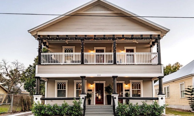 Historic Ybor Villa | Luxury 5BR Ybor City Duplex Near 7th
