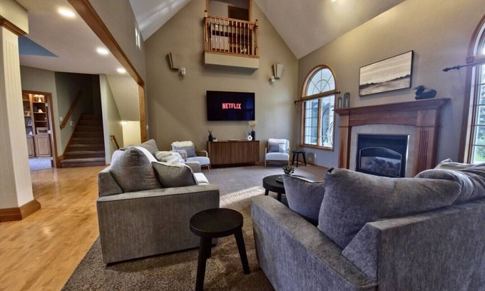 Fargo House | Luxury 6BR Home in Desired Neighborhood