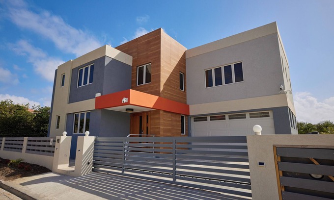 Keizer Hill Villa | Luxury 6BR Villa w/Pool, Rooftop Deck & lower level Lounge/2 Car garage/AC