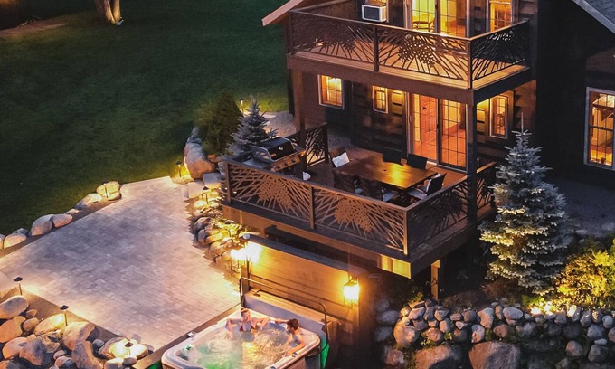 Remsen House | Luxury Adirondack 14ft Water Wheel Cabin with Lake Access & HOT TUB