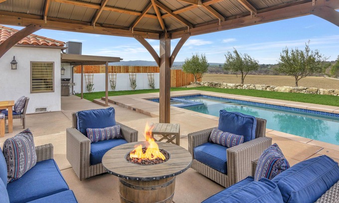 Paso Robles House | Luxury Adobe in Wine Country w/Pool, Hot Tub & Ping-Pong, 10 min from downtown