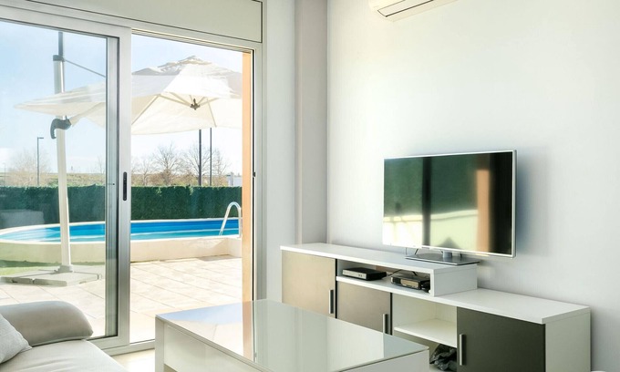 Vilatenim Apartment | Luxury Apartment with Private Pool & Garden in Figueres