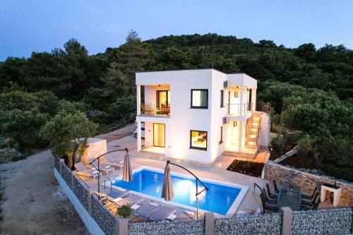 Bozava Apartment | Luxury Apartments Mauro with Heated Pool