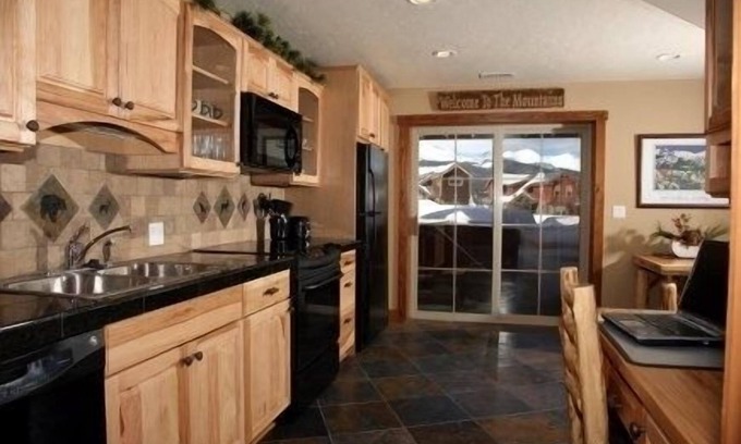 Vista Point Apartment | Luxury Apt, Private Hot Tub, Couples Retreat