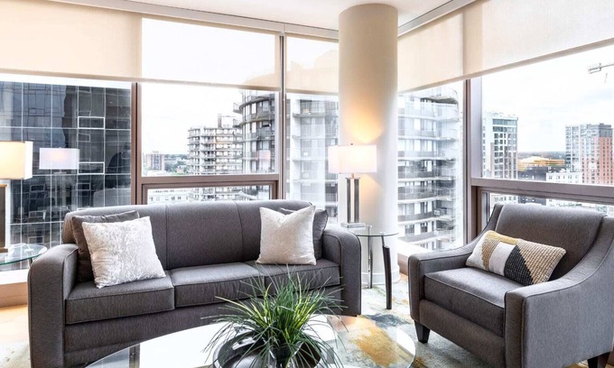 Downtown Apartment | Luxury Apt with Gym Downtown